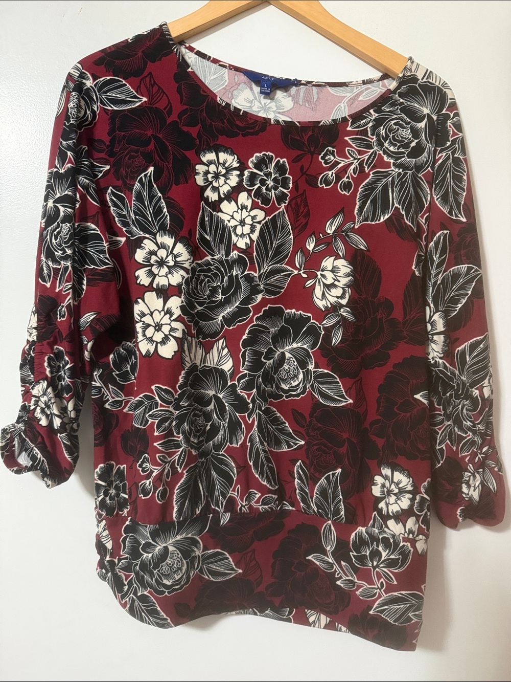 Apt. 9 Floral 3/4 Sleeve Top - ruched sleeves Burgundy, Black & White